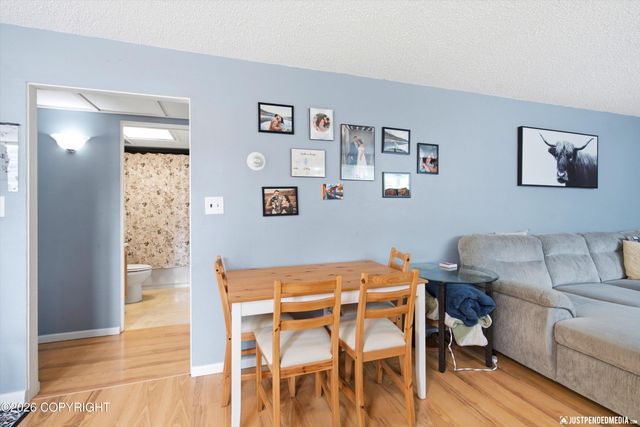 2615 W 33rd Avenue, Anchorage, AK 99517