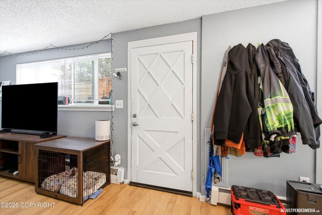 2615 W 33rd Avenue, Anchorage, AK 99517