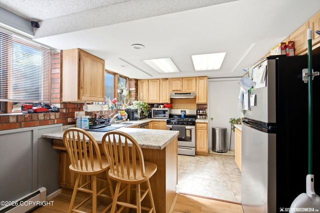 2615 W 33rd Avenue, Anchorage, AK 99517