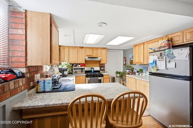 2615 W 33rd Avenue, Anchorage, AK 99517