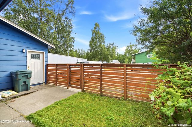2615 W 33rd Avenue, Anchorage, AK 99517