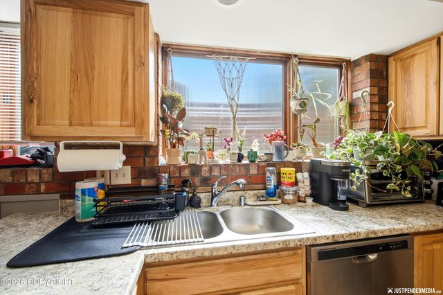 2615 W 33rd Avenue, Anchorage, AK 99517