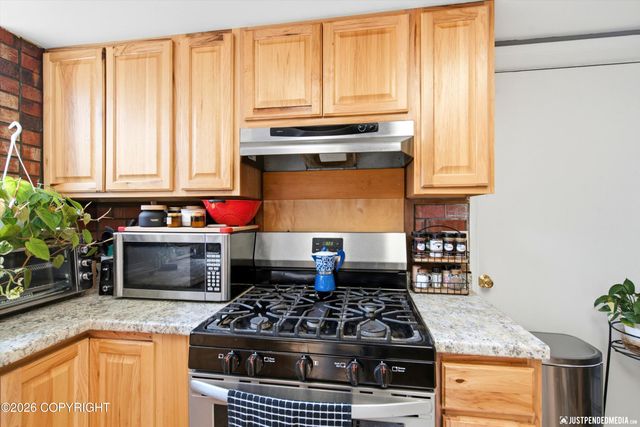 2615 W 33rd Avenue, Anchorage, AK 99517