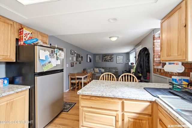 2615 W 33rd Avenue, Anchorage, AK 99517