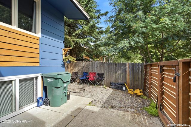 2615 W 33rd Avenue, Anchorage, AK 99517