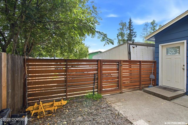 2615 W 33rd Avenue, Anchorage, AK 99517