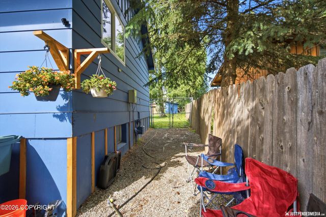 2615 W 33rd Avenue, Anchorage, AK 99517