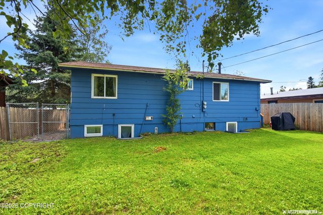 2615 W 33rd Avenue, Anchorage, AK 99517