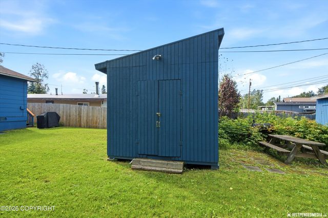 2615 W 33rd Avenue, Anchorage, AK 99517