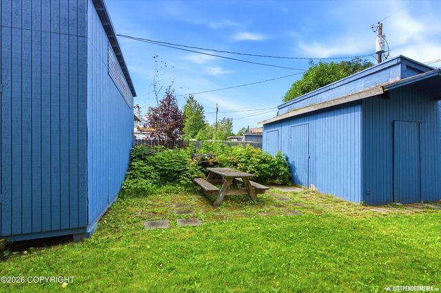 2615 W 33rd Avenue, Anchorage, AK 99517