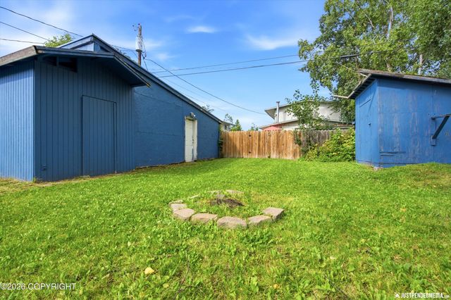 2615 W 33rd Avenue, Anchorage, AK 99517