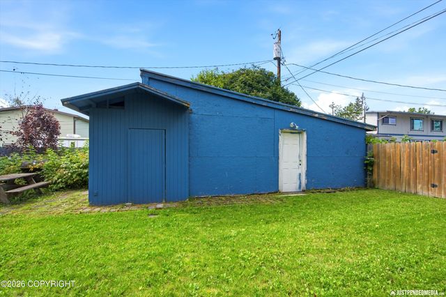 2615 W 33rd Avenue, Anchorage, AK 99517