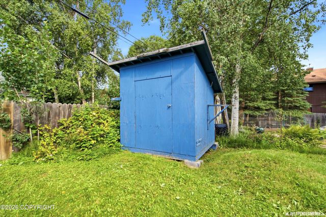 2615 W 33rd Avenue, Anchorage, AK 99517