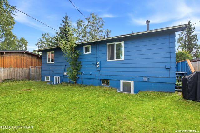 2615 W 33rd Avenue, Anchorage, AK 99517