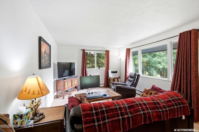 2615 W 33rd Avenue, Anchorage, AK 99517