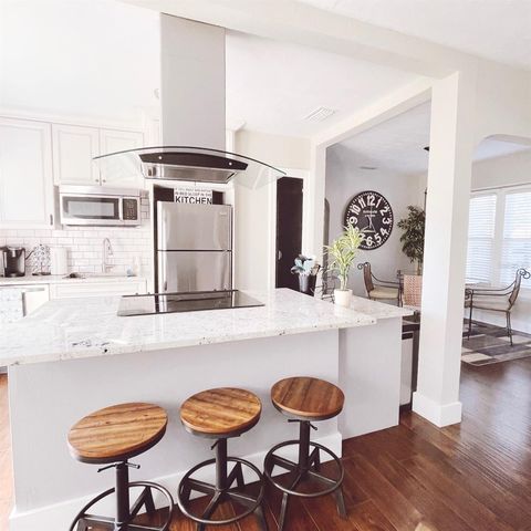 4120 2ND AVENUE S, St Petersburg, FL 33711