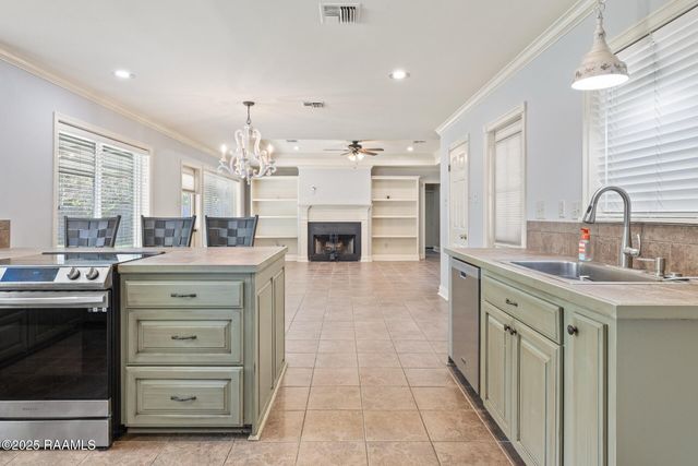 409 Orangewood Drive, Lafayette, LA 70503