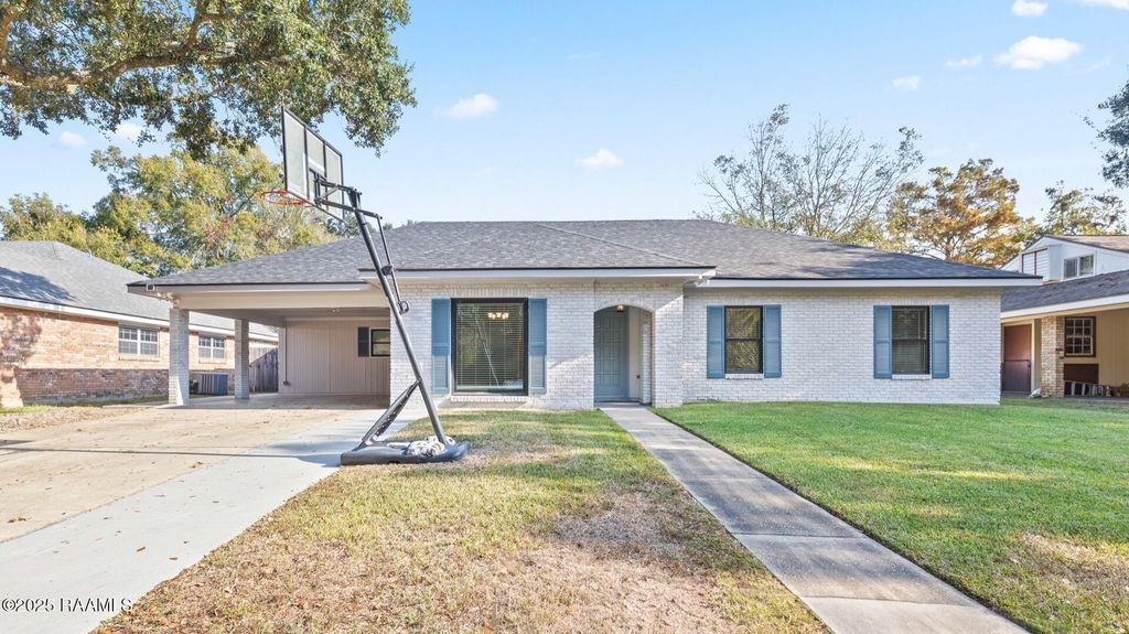 409 Orangewood Drive, Lafayette, LA 70503