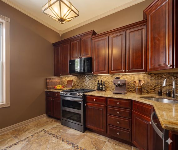 425 PUTNAM Avenue, New York City, NY 11221