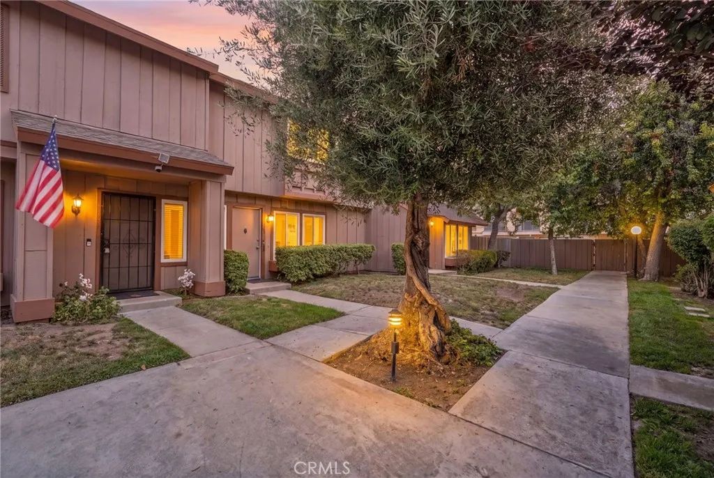 20119 Leadwell Street 3, Winnetka, CA 91306
