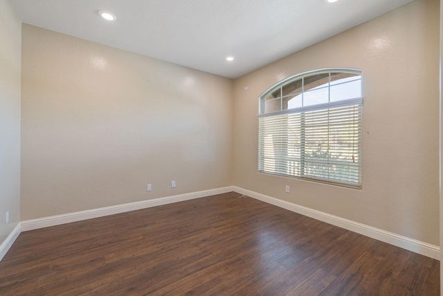 2347 W Babcock Avenue, Visalia, CA 93291