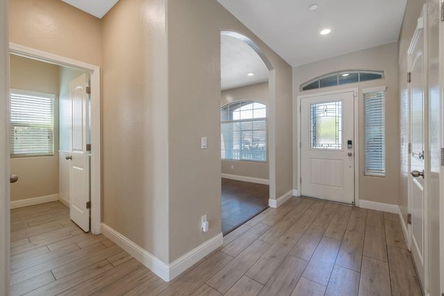 2347 W Babcock Avenue, Visalia, CA 93291