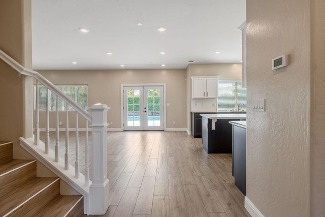 2347 W Babcock Avenue, Visalia, CA 93291