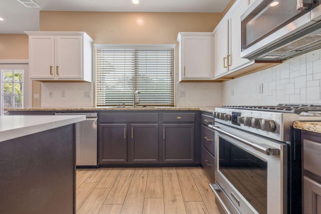 2347 W Babcock Avenue, Visalia, CA 93291