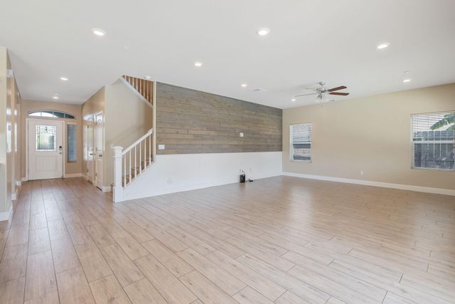 2347 W Babcock Avenue, Visalia, CA 93291