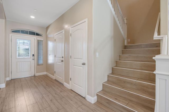 2347 W Babcock Avenue, Visalia, CA 93291