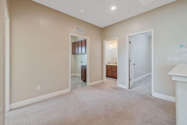 2347 W Babcock Avenue, Visalia, CA 93291