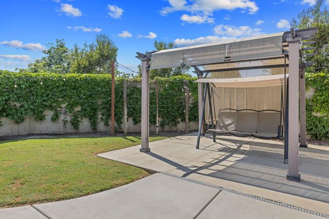 2347 W Babcock Avenue, Visalia, CA 93291