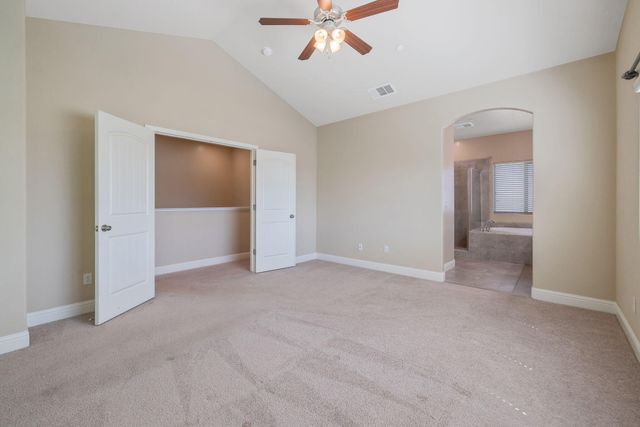 2347 W Babcock Avenue, Visalia, CA 93291