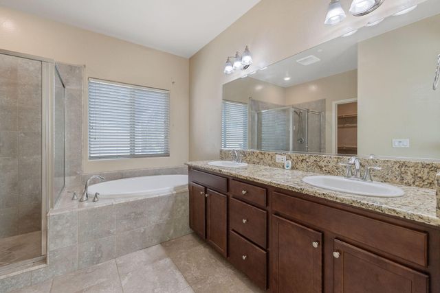 2347 W Babcock Avenue, Visalia, CA 93291