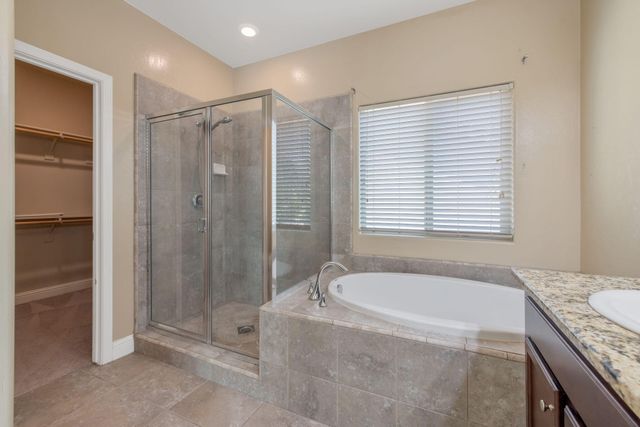 2347 W Babcock Avenue, Visalia, CA 93291