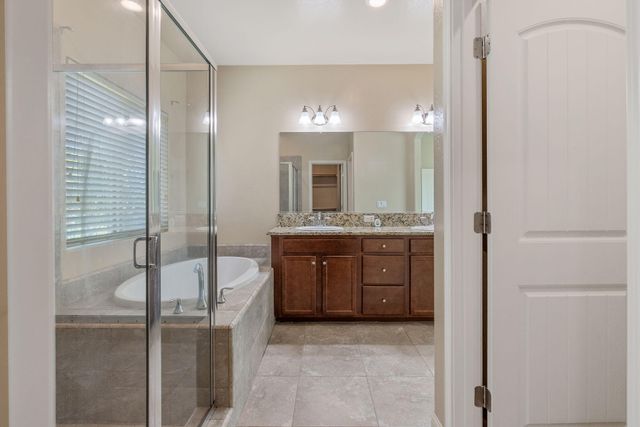 2347 W Babcock Avenue, Visalia, CA 93291