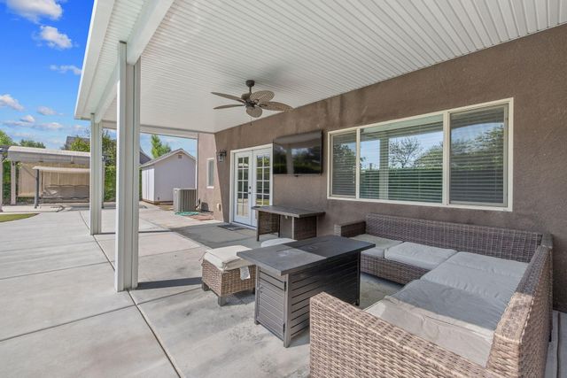 2347 W Babcock Avenue, Visalia, CA 93291