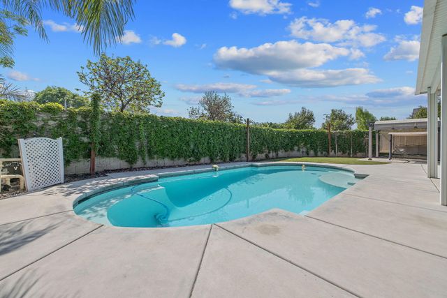 2347 W Babcock Avenue, Visalia, CA 93291