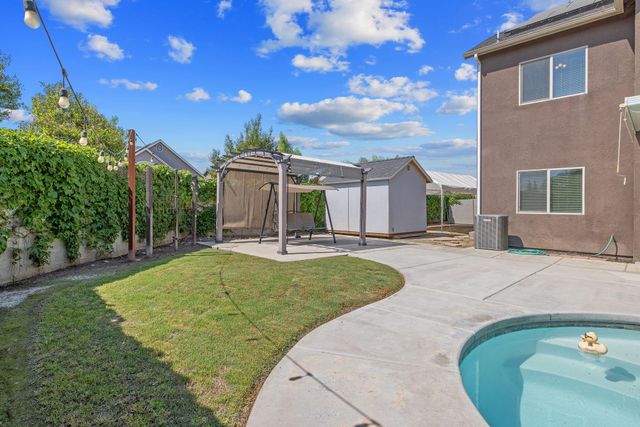 2347 W Babcock Avenue, Visalia, CA 93291
