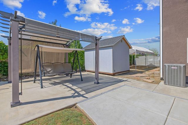 2347 W Babcock Avenue, Visalia, CA 93291