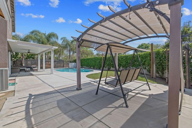 2347 W Babcock Avenue, Visalia, CA 93291