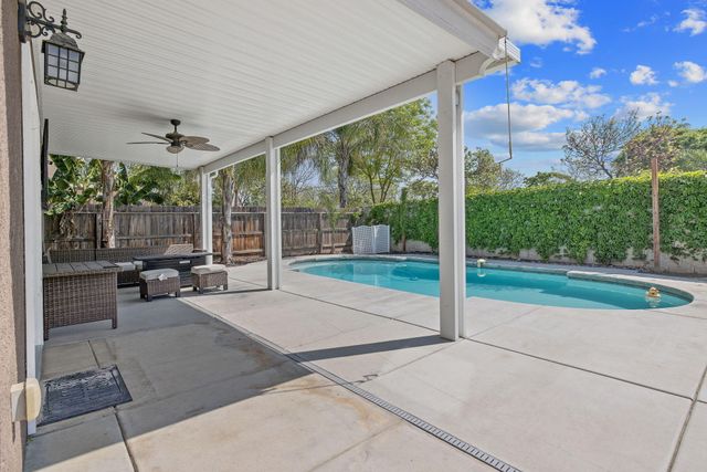 2347 W Babcock Avenue, Visalia, CA 93291