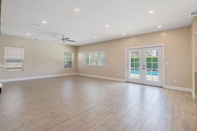 2347 W Babcock Avenue, Visalia, CA 93291