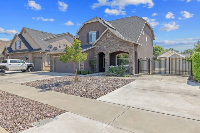 2347 W Babcock Avenue, Visalia, CA 93291