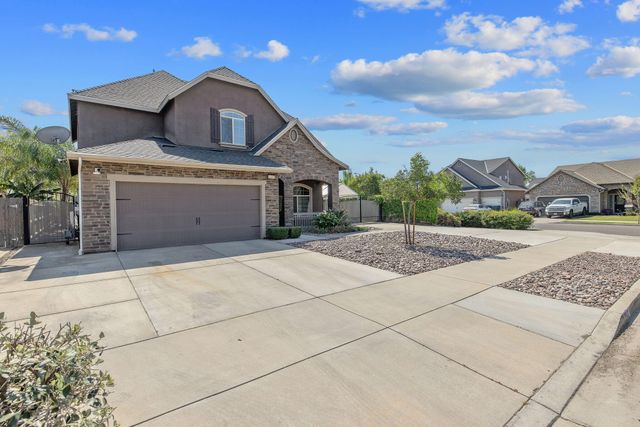 2347 W Babcock Avenue, Visalia, CA 93291