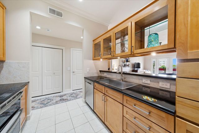 100 Willard Street 36, Houston, TX 77006