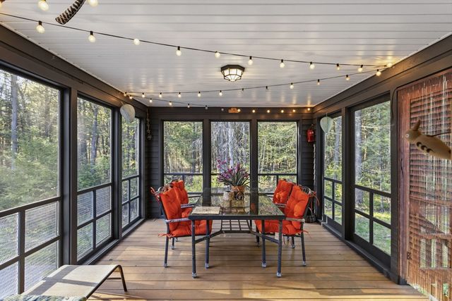 2 Wildwood Dr, Brookline, NH 03033
