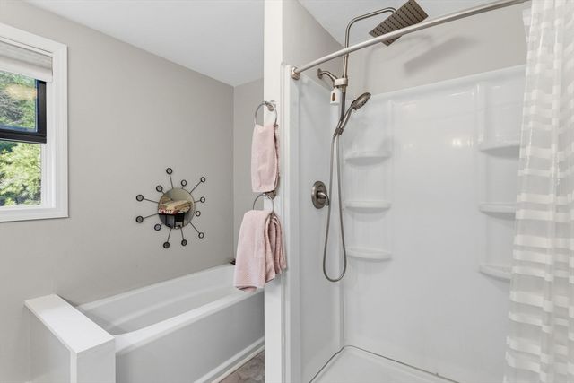 2 Wildwood Dr, Brookline, NH 03033