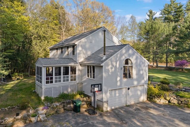 2 Wildwood Dr, Brookline, NH 03033