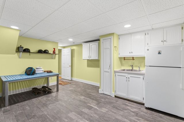 2 Wildwood Dr, Brookline, NH 03033